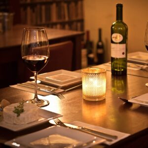 VINOS Y MANJARES BODEGA CUATRO RAYAS