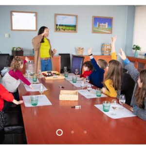 Taller de experiencias para niños y mayores en Posada Real Castillo Montelareina